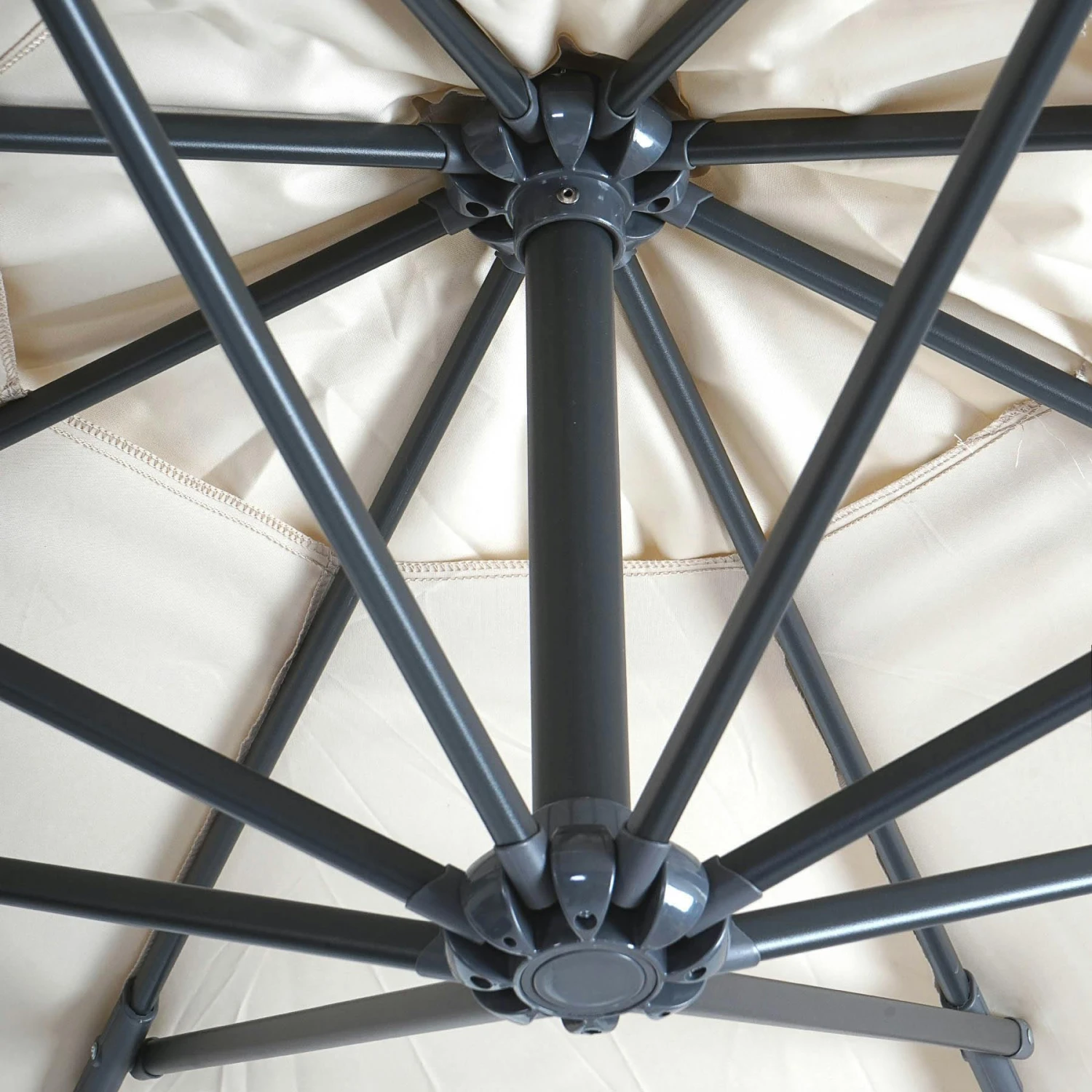 Deluxe Ampelschirm HWC-D14, Sonnenschirm, Rund Ø 3m Polyester Alu/Stahl 14kg ~ Creme-weiß Ohne Ständer 8 Deluxe Ampelschirm HWC-D14, Sonnenschirm, Rund Ø 3m Polyester Alu/Stahl 14kg ~ Creme-weiß Ohne Ständer – Bild 6